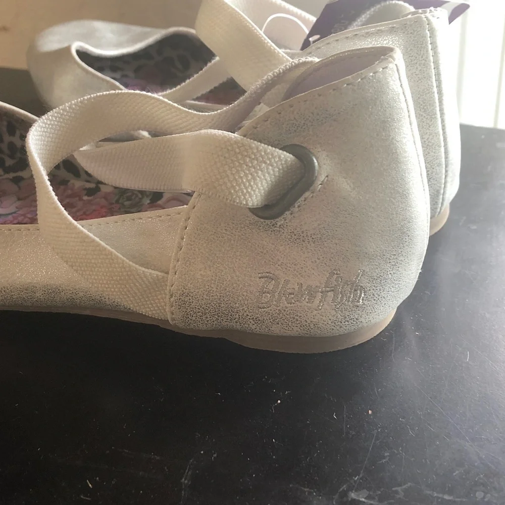 Blowfish Malibu whitish silver ballet flats size 3(kids)